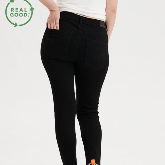 AMERICAN EAGLE BLACK RIPPED JEANS 👖🍒🤩 - Picture 3 of 4